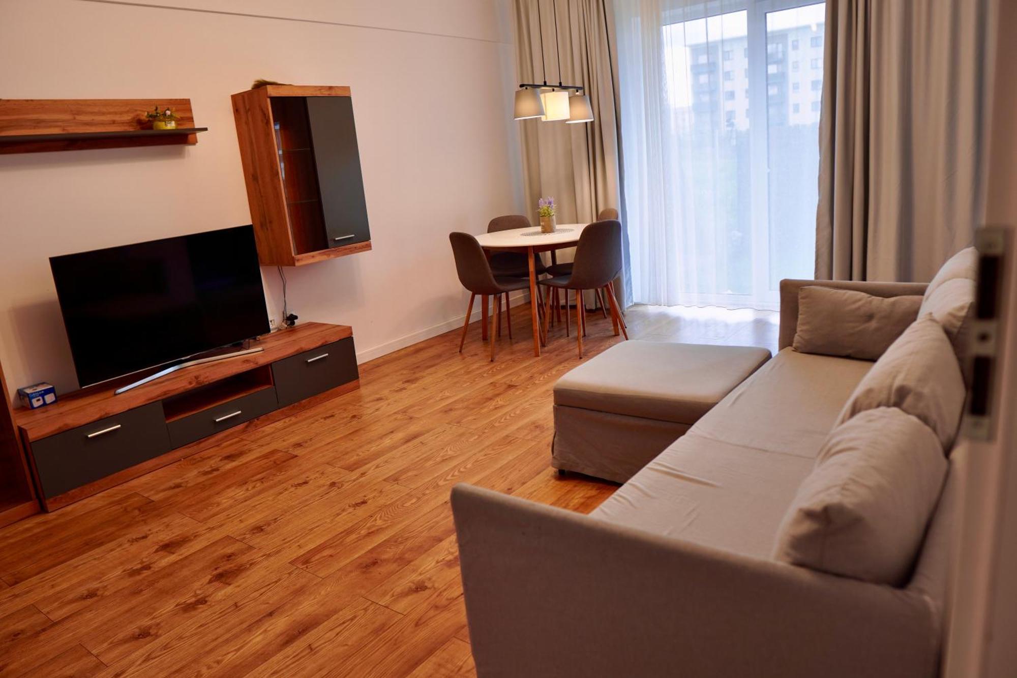 Coresi, 2 Camere, Sleeps 6 Large Private Garden Apartment Pets Welcome Braşov Eksteriør bilde