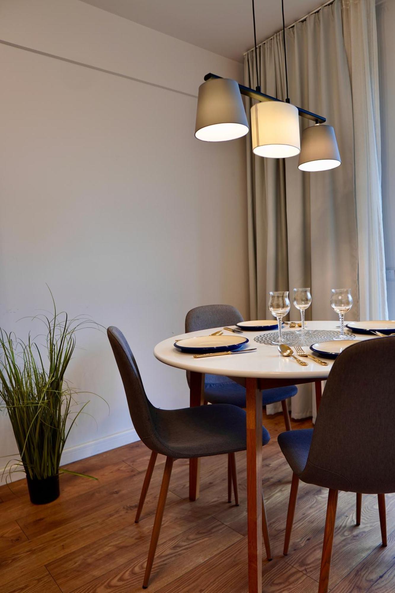 Coresi, 2 Camere, Sleeps 6 Large Private Garden Apartment Pets Welcome Braşov Eksteriør bilde