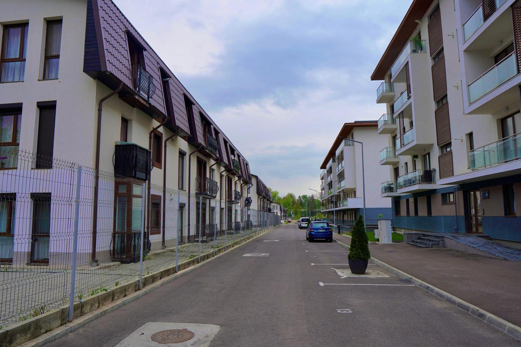 Coresi, 2 Camere, Sleeps 6 Large Private Garden Apartment Pets Welcome Braşov Eksteriør bilde